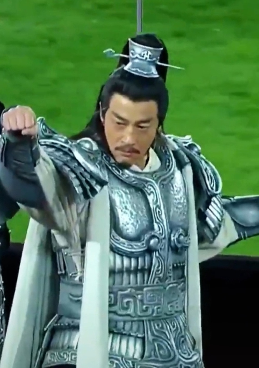 何润东以“西楚霸王”项羽造型巡游“苏超”赛场, 未收商业出场费, 纯属友情演出