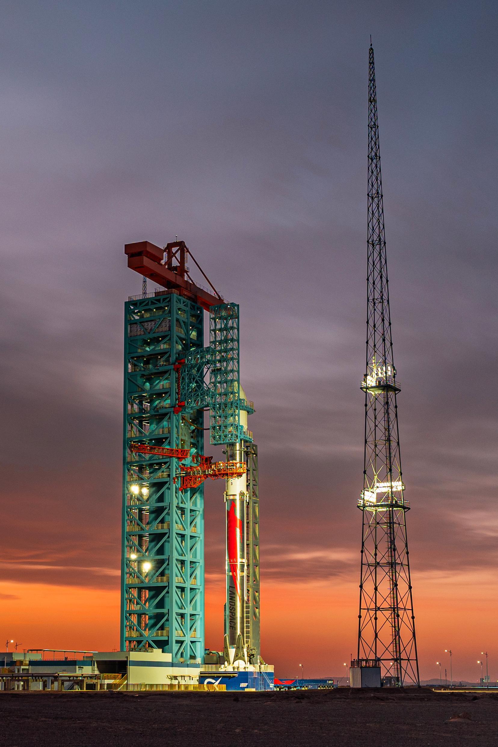 朱雀三号遥一运载火箭预定飞行时序：T-0s起飞T+129s一级发动机逐序关机