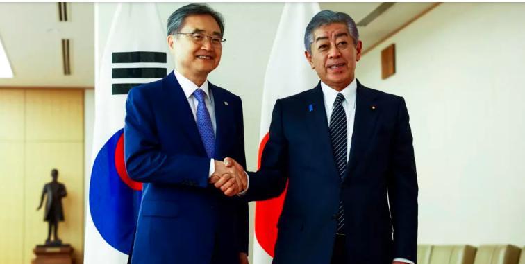 韩国新外长首次外访选择日本：推动面向未来关系的基本方针韩国外交部长赵显周二对日