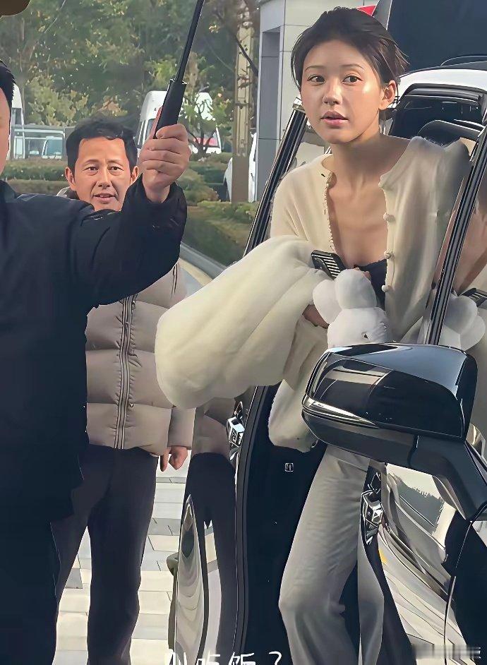 赵露思是真实脸，别再造谣人家整过容了，看看父女俩五官多像啊🥲​​​