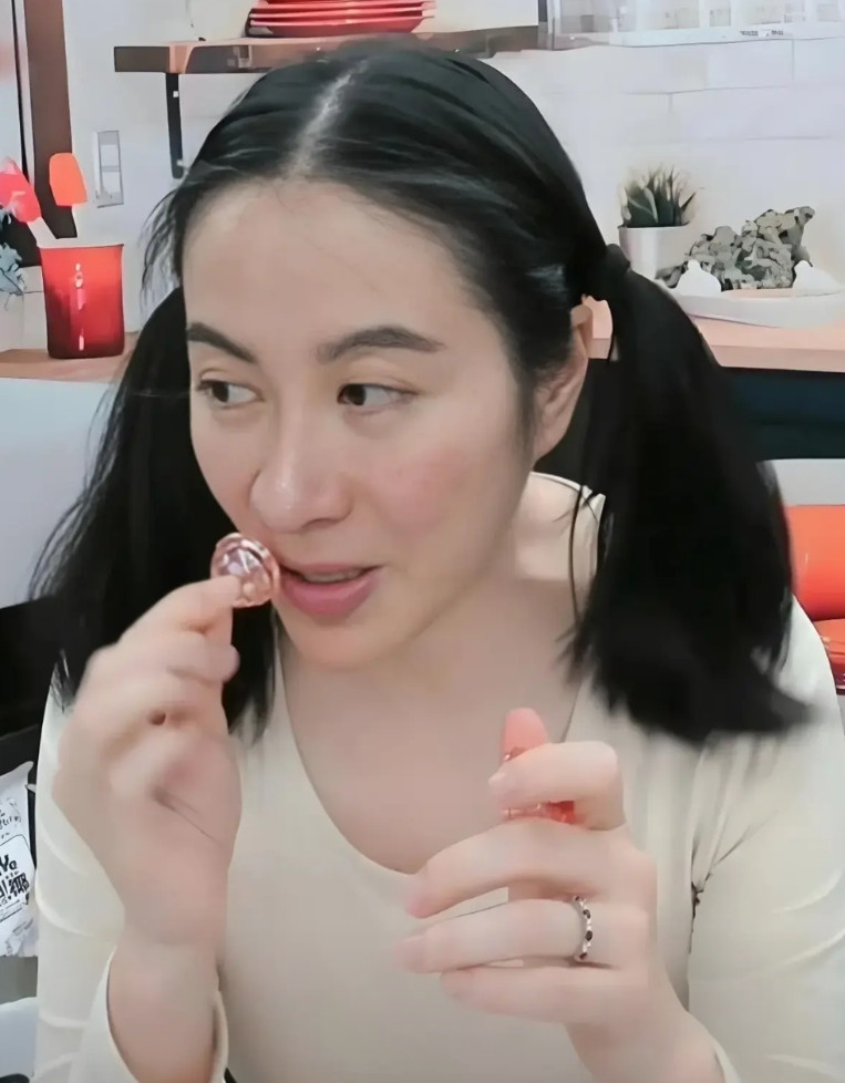 叶璇要哭了，她哭，不是因为她形象管理不佳被骂也不是因为网友骂她情商低，而是因