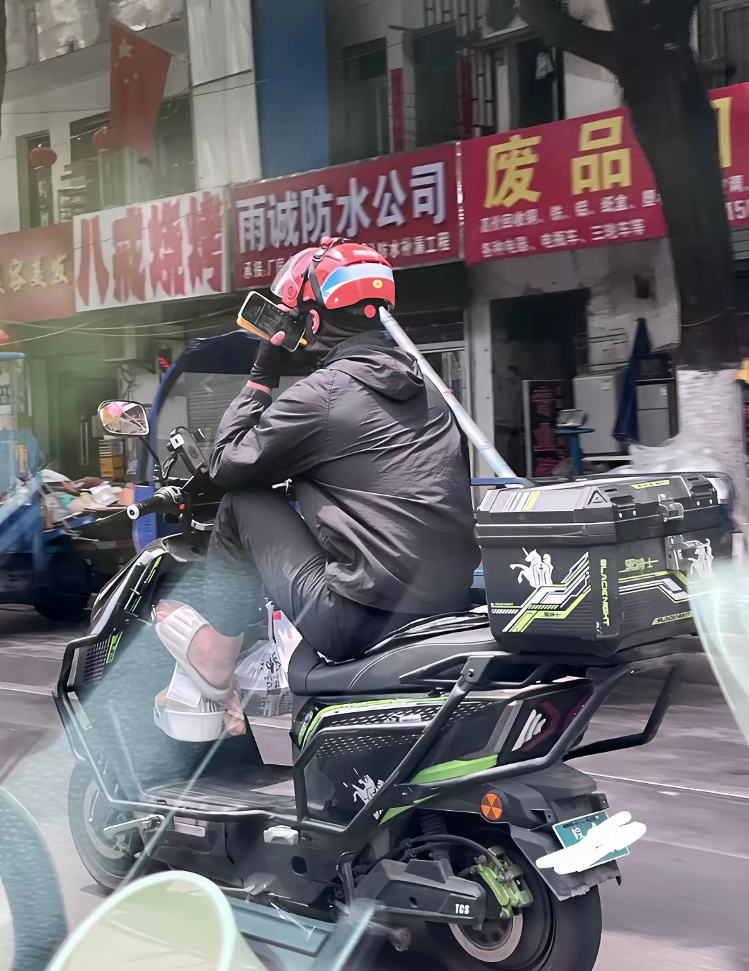 你的外卖正在配送，这下是真不敢吃外卖了