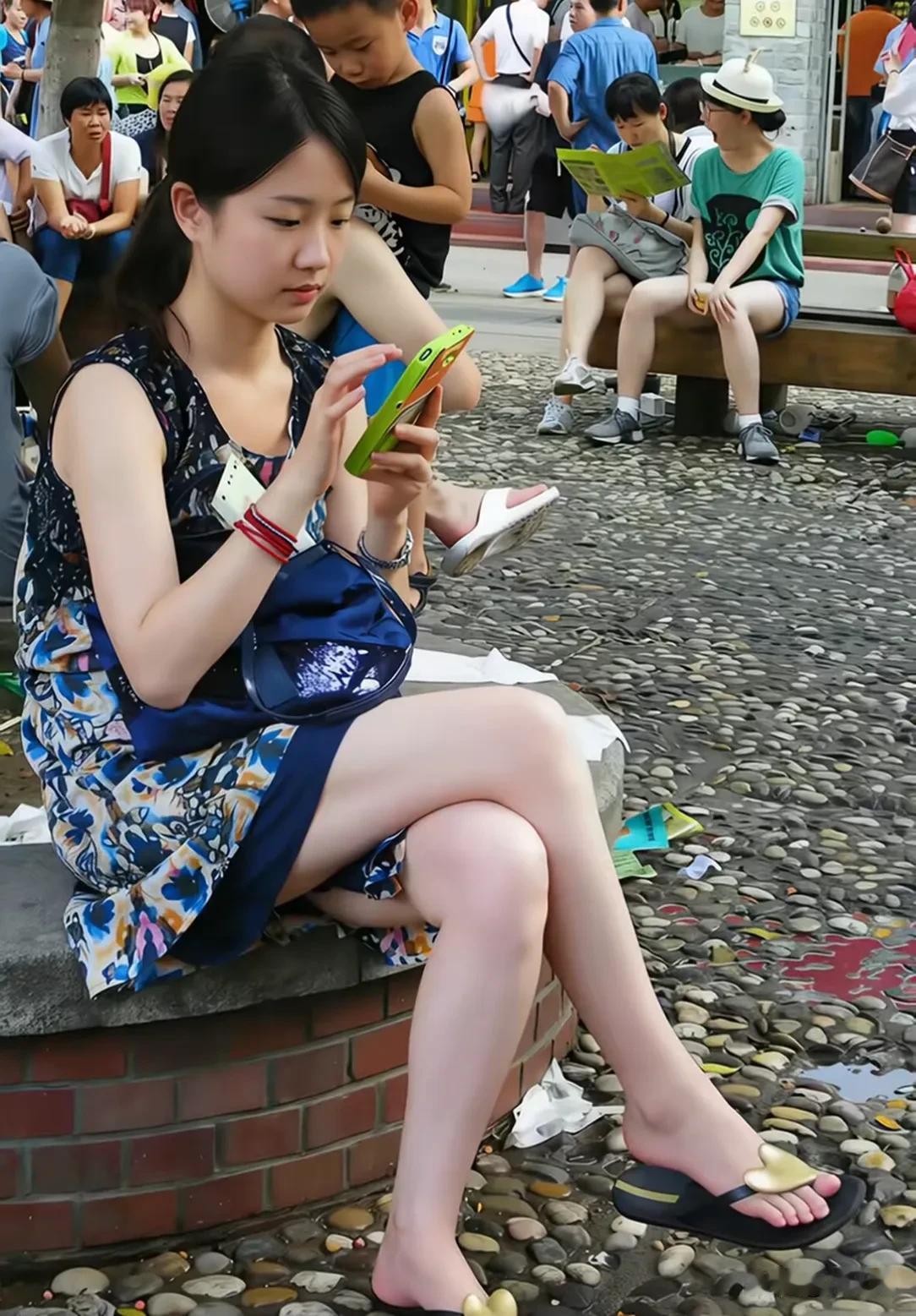 不要被修图和美颜骗了。这样的美女在现实生活中绝对是万里挑一了。