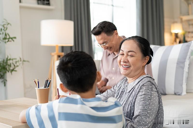 你认为退休老教师可以补课吗?退休老师可以去培训机构补课。合法的托管机构，或者
