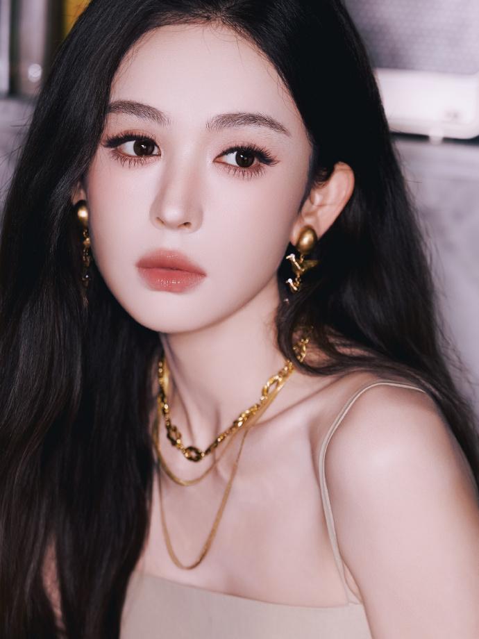 浓颜美貌极具冲击力——古力娜扎，最新写真来也！每日明星美图分享