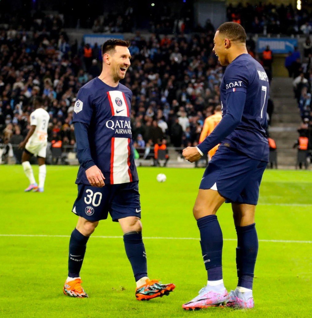 🗣️与梅西一起踢球的感觉？姆巴佩🎙️：“能和梅西一起踢球是我的荣幸，我从没想