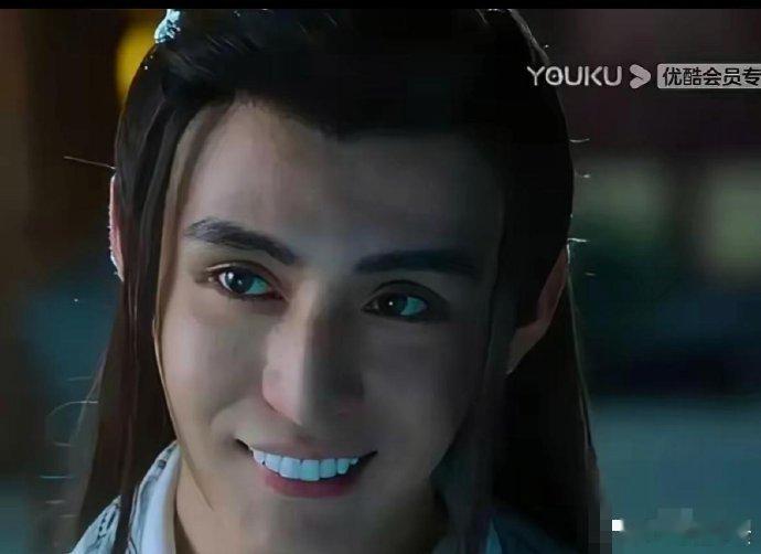 事实证明，做完烤瓷牙真的不要那么快上电视太抢镜头了