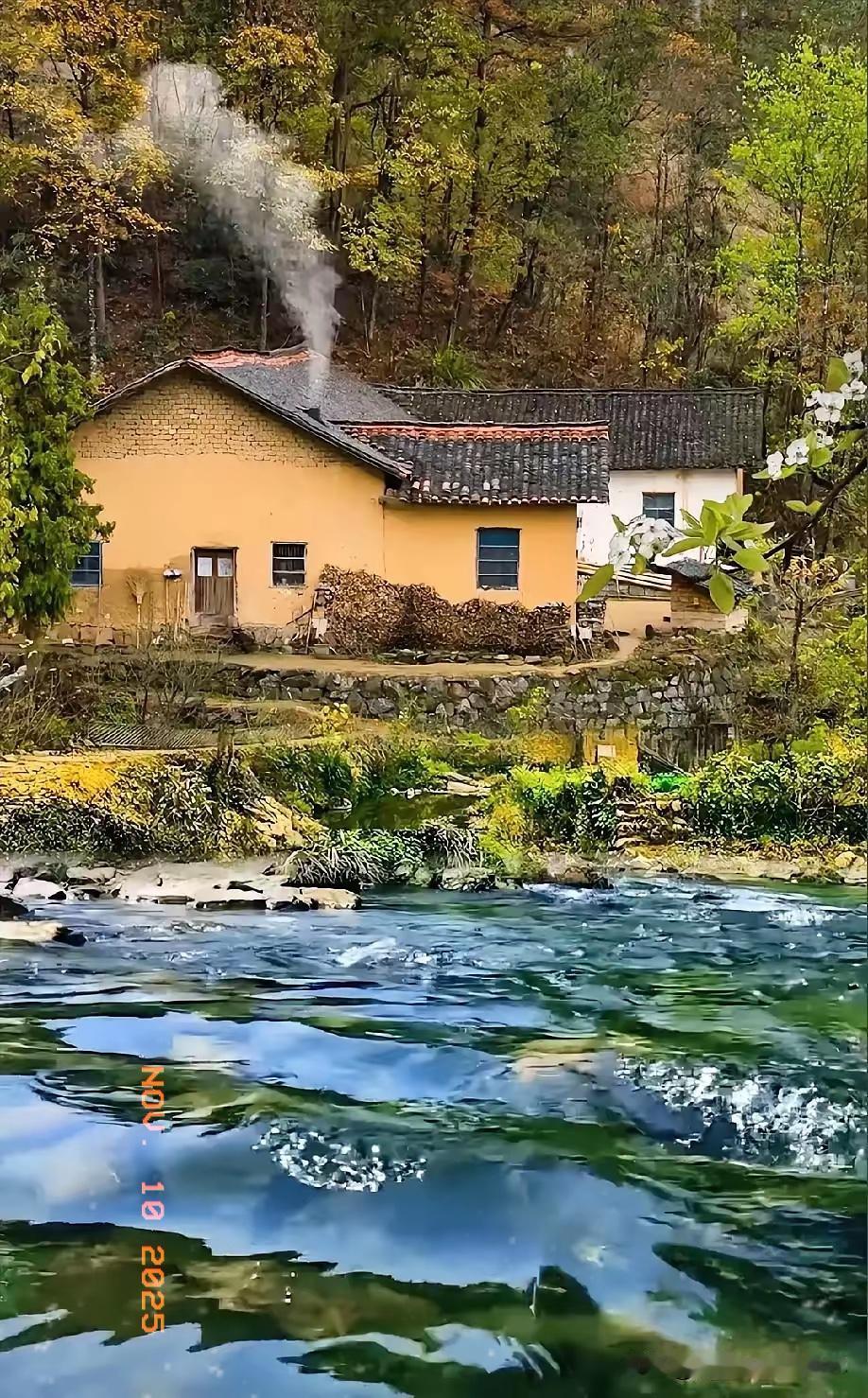 远离城市，久居乡下，和这底层劳动人民接触的多了之后，慢慢地也改变了自己的认知，以