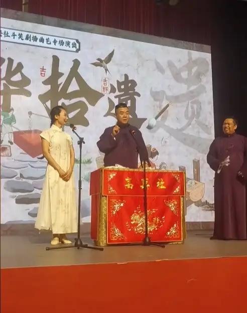 【著名相声演员张伯鑫小园子演出场观曝光，堪比郭德纲起步阶段，你怎么看？】近日，