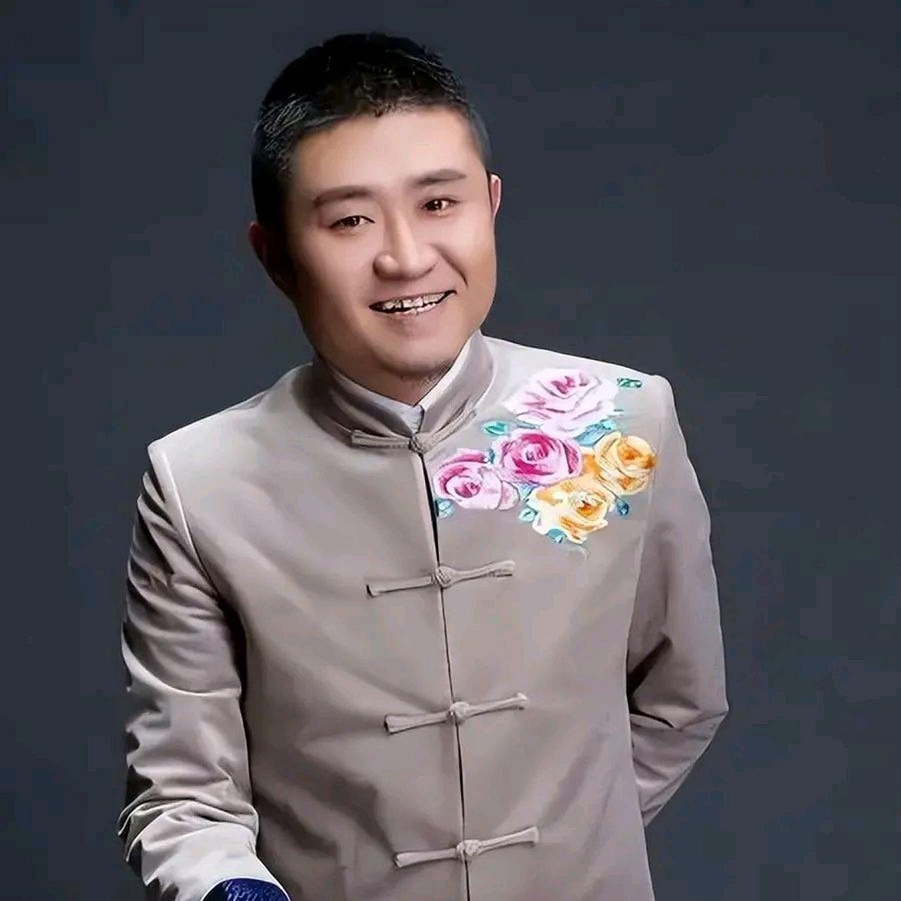 【著名相声演员苗阜宣布开启巡演，或撞期郭德纲海外巡演，你怎么看？】近日，著名相