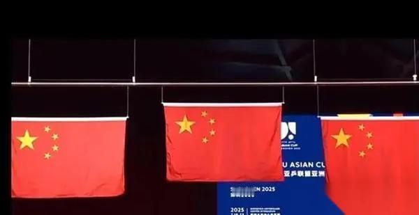 印度海德拉巴的风黏得能扯出丝，亚锦赛第一天就炸了——不是谁赢了冷门，是中国国