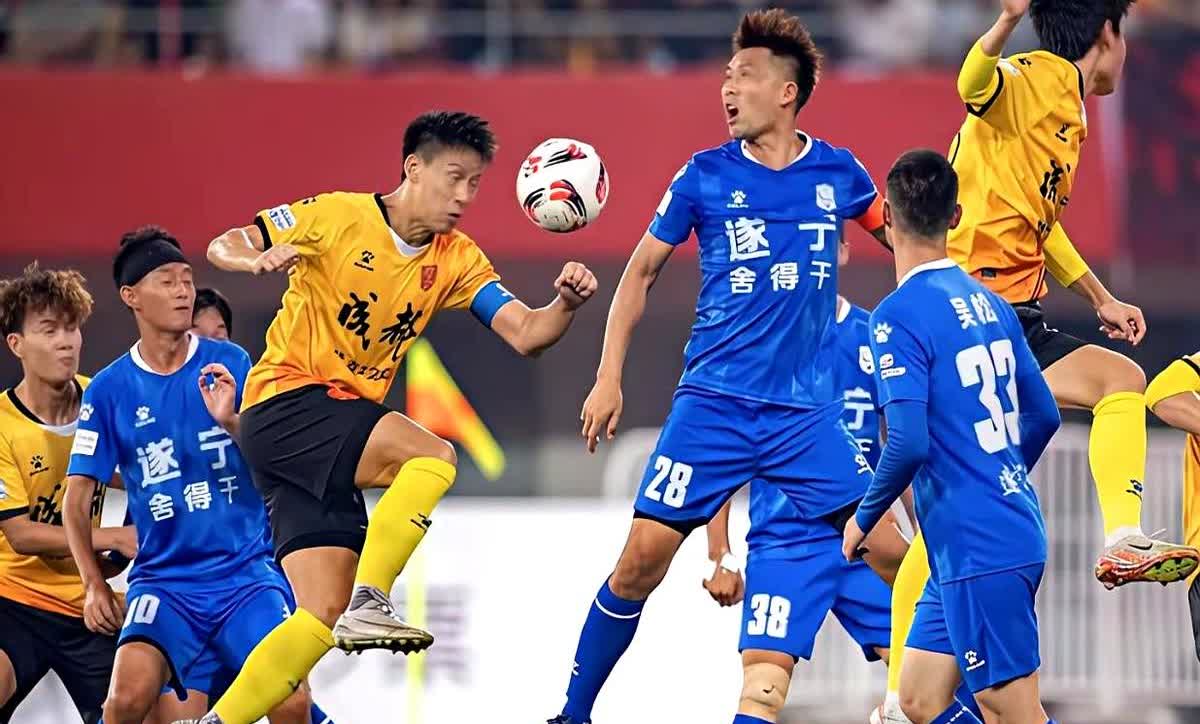遂宁潼南足球惨败，背后藏着年轻人全跑光江津队9比1、成都队6比0，数字像