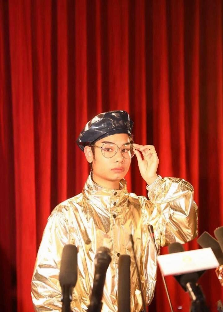 翻相册呢，看到一张2019年时候我的宝，那时候真青涩啊