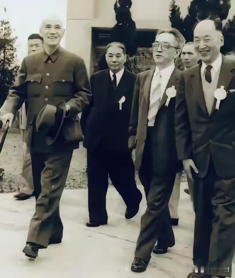 1958年，在蒋中正的一再邀请下，胡适出任台湾