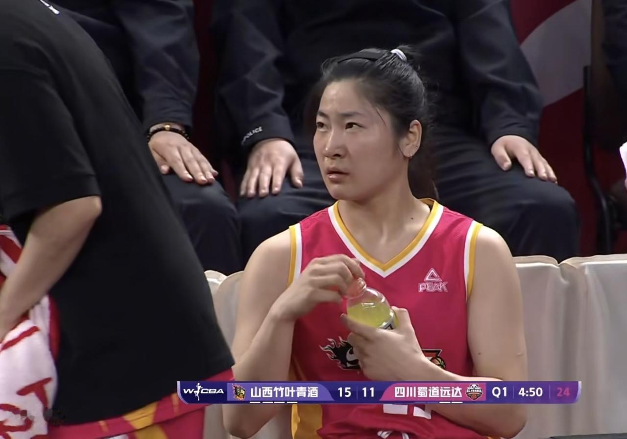 四川女篮与山西女篮的第五场总决赛，打得太激烈了！双方几乎都在不遗余力地进行肉搏。