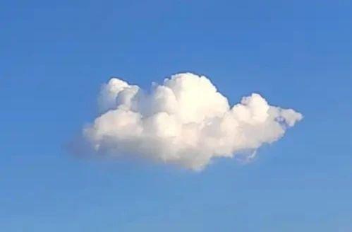 不抱怨经历的人，才能获得成长。 允许一切发生，接纳生命的全部， 是一个人内心强