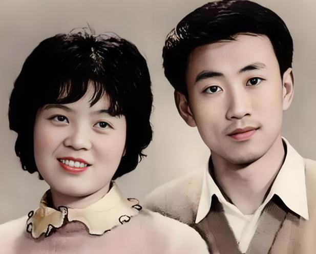 1977年，下乡知青刘小勇考上大学，临走前一晚，17岁的王爱娟哭着解开衣扣：“小