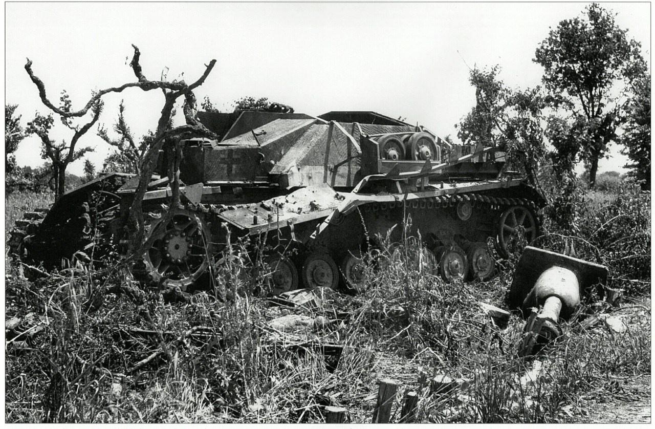 1944年意大利战场，隶属于第90装甲掷弹兵师第190装甲营的四号突击