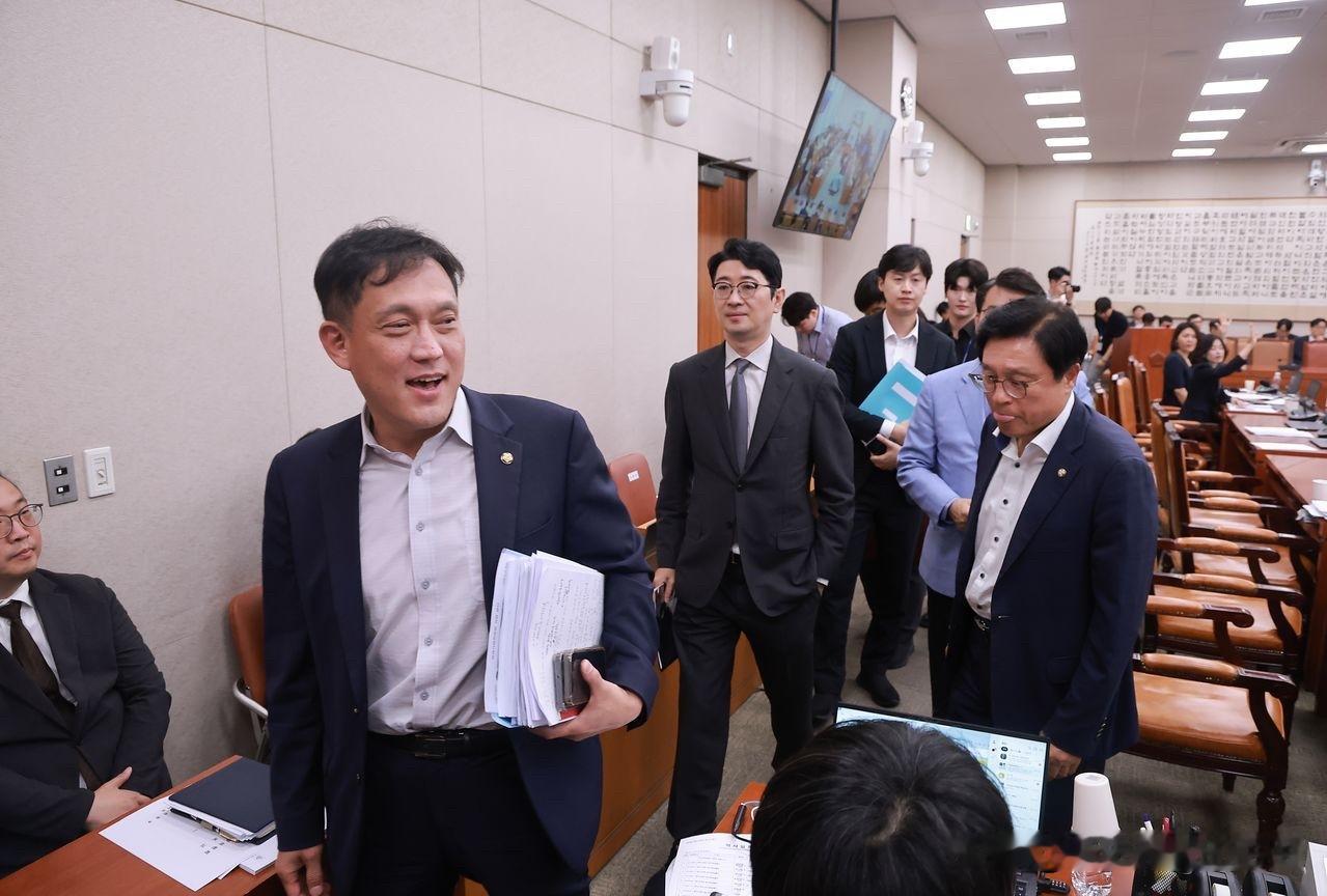 韩国司法大变天！共同民主党强行修法增设免责条款，朝野爆发激烈对峙7月29日，