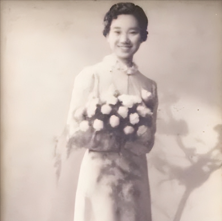 1941年，日军为套取关于我党的重要情报，对朱凡实施酷刑，将他的双腿用麻绳分别绑