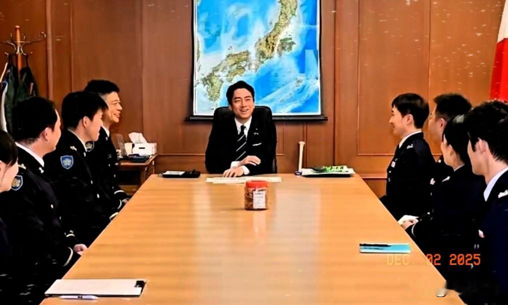 前苏联和美丽坚合众国从历史的日俄战争、美日战争中摸清了日本的路数，抓住了它最核心