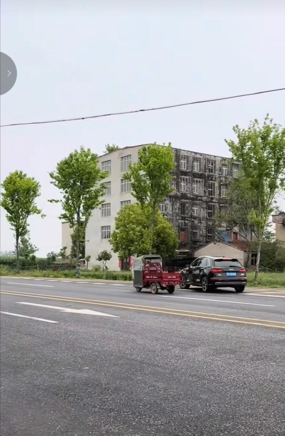 襄阳“123大厦”的处理结果还真是快，发现，调查，免职，简直算得上是神速。可是对