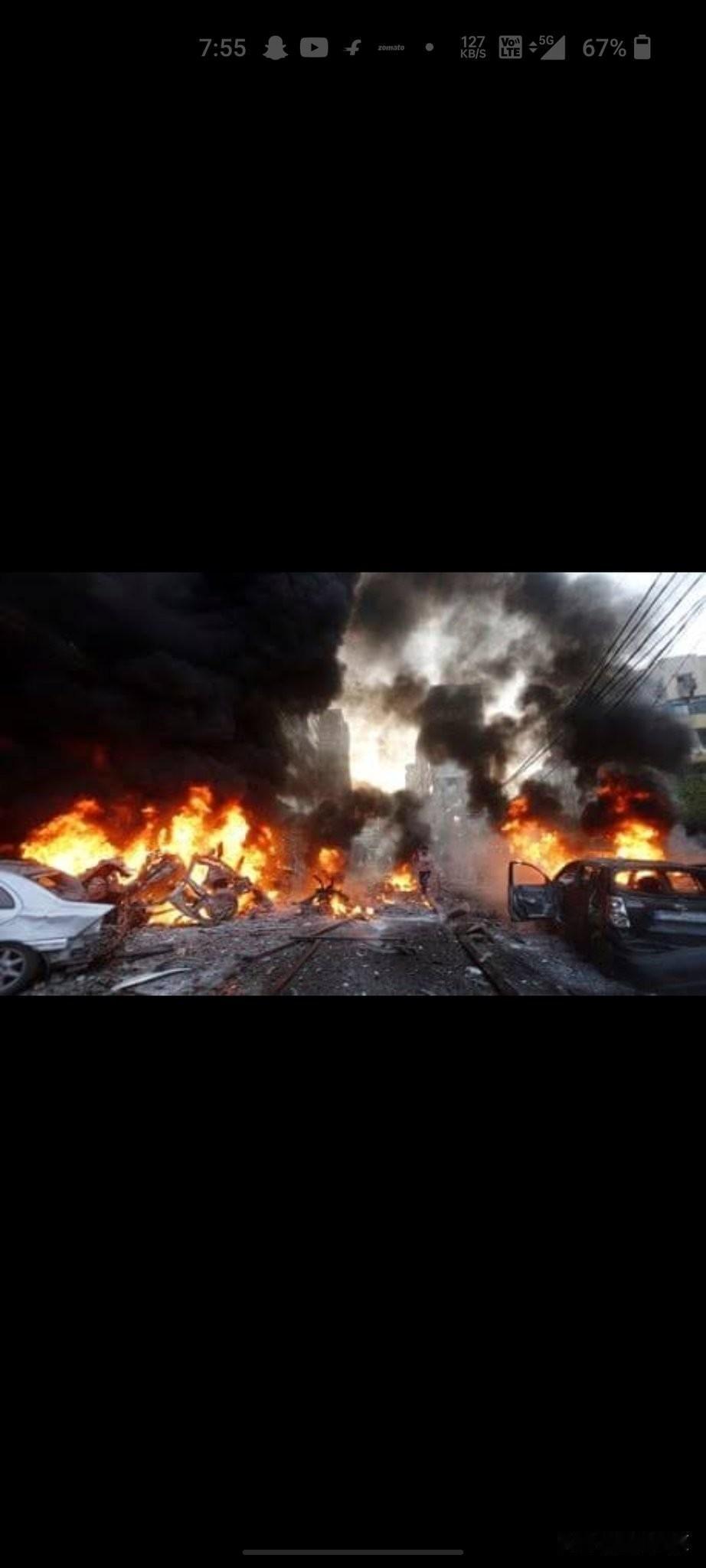 新德里突然在夜间说炸就炸了。位置在红堡附近，目击者称很可能是汽车炸弹，印度内