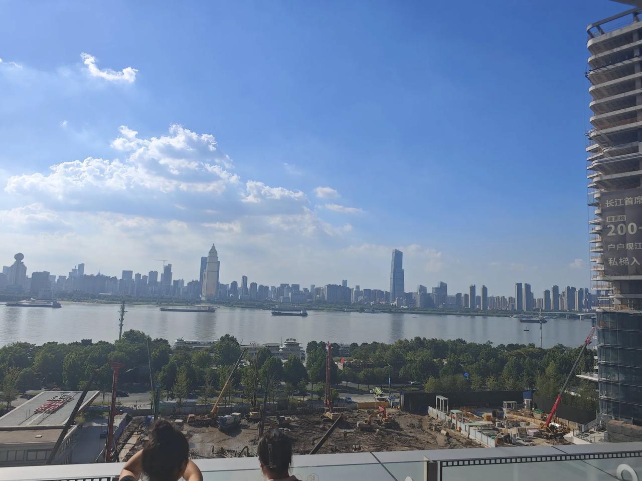 Kimi算力告急！文件系统异常致高峰时段服务受限8月18日，月之暗面旗下AI