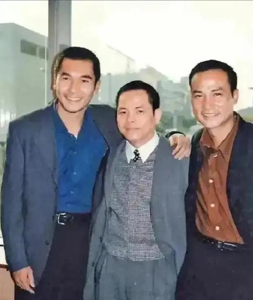 2012年，崩牙驹刑满释放后，约见了曾经跟在自己身边的小弟洗米华说：“当初我借你