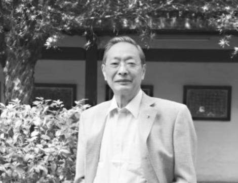 1990年，被囚禁长达54年之久的张学良终于被释放。之后张学良没有选择留到在岛内