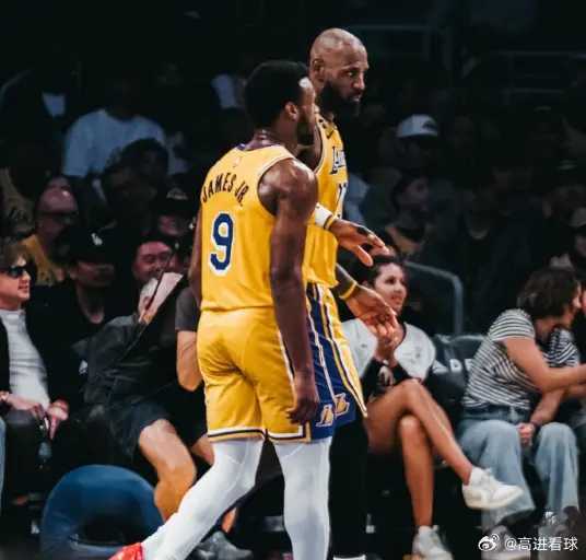 并列历史第一！詹姆斯第19次晋级季后赛追平斯托克顿马龙纪录北京时间4月1日，伴