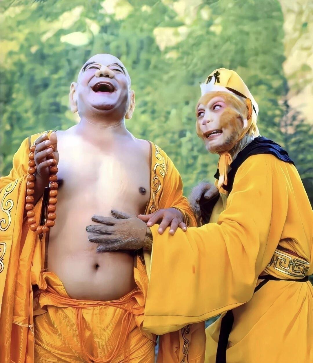 小时候看《西游记》，觉得黄眉怪敢假扮如来简直不要命了，但现在回头再看，这哪是