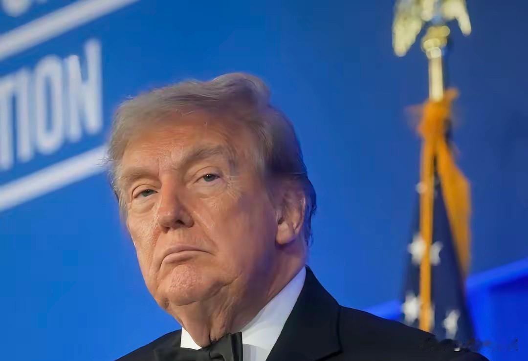 必须靠中国，美国没得选。特朗普这回真急了。离美国中期选举只剩100天。最