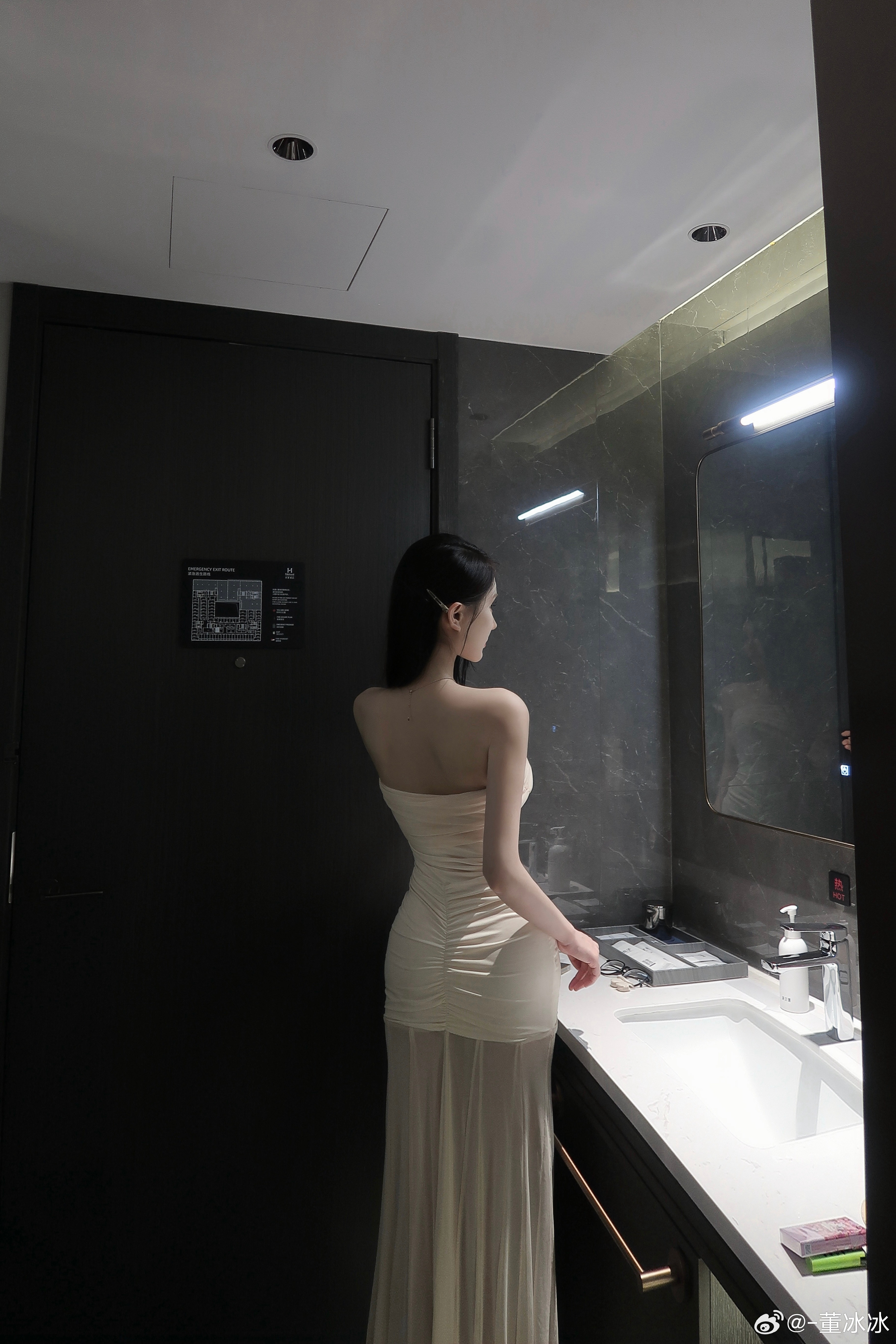 腰不舒服又躺下了来发库存了