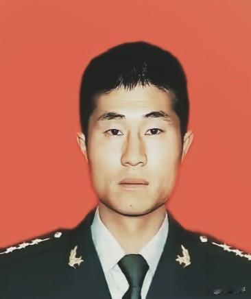 吴建，连长，第49架次第3名跳伞员。跃出舱门的瞬间，他的世界翻了。降落伞不是绽