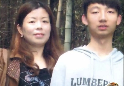 在三拒绝案即将开庭之际，加害方又开启了舆论的疯狂围剿，对受害人及代理律师李圣的暴