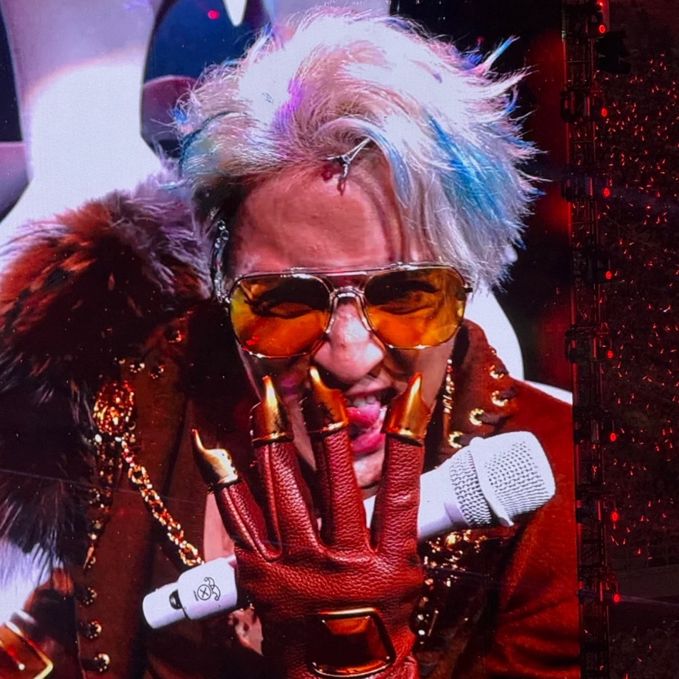 老薛，你忘记把发夹拿掉了