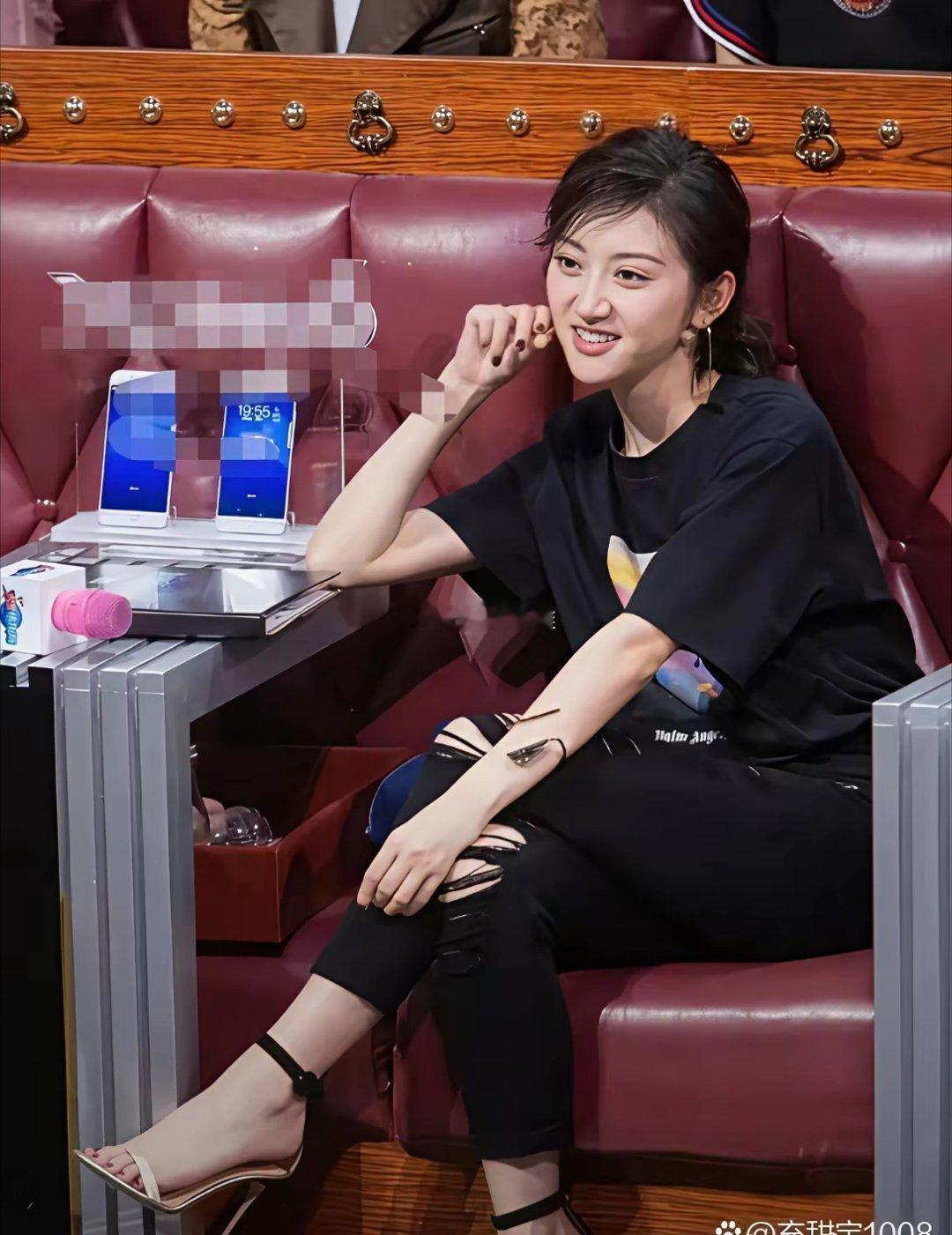 景甜的脚型十分好看，可以说是见过当中很出彩的​​​