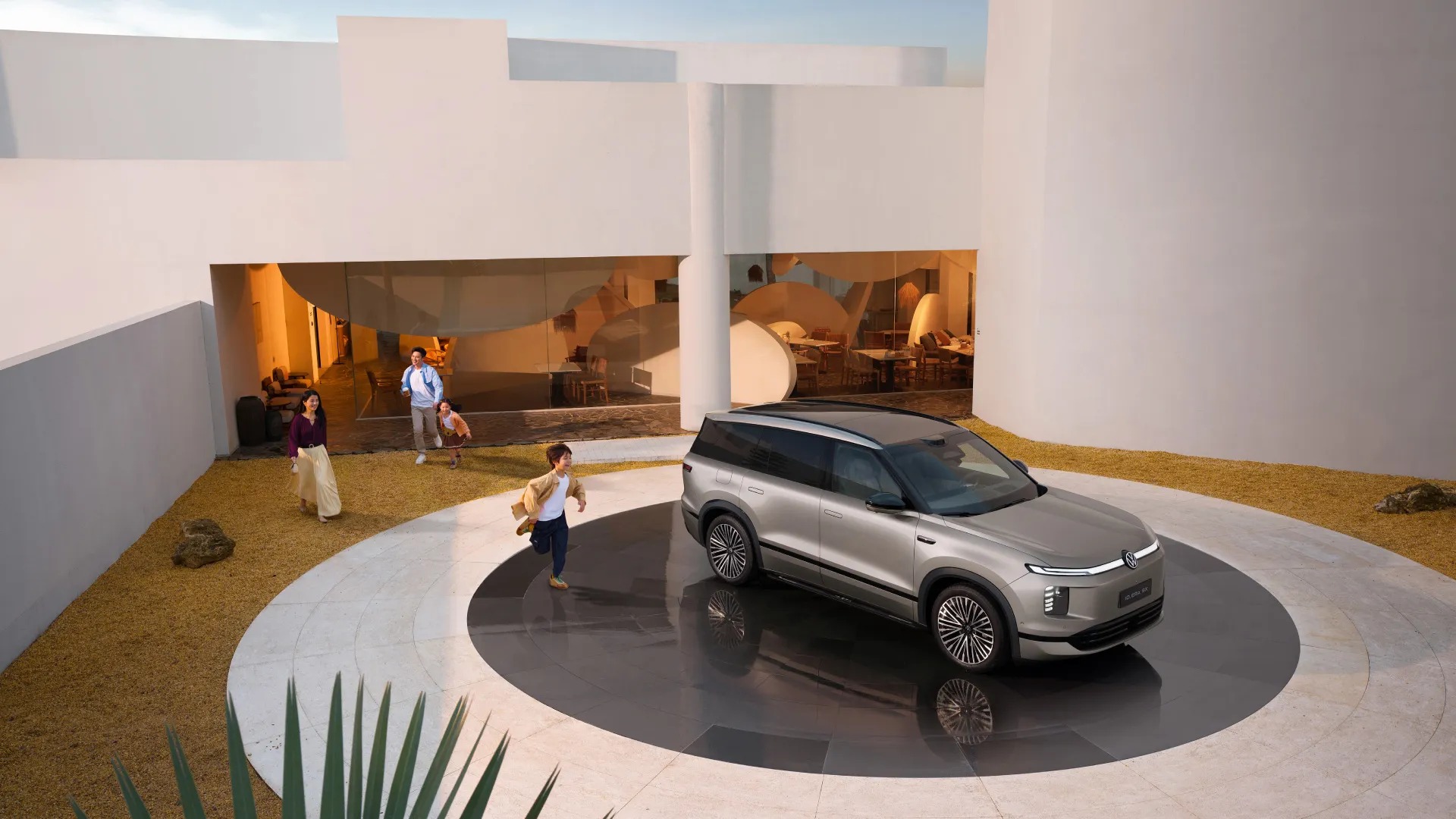 四十余载风雨兼程，上汽大众不仅见证了无数家庭的幸福启程，更以“德系品质”的坚实承