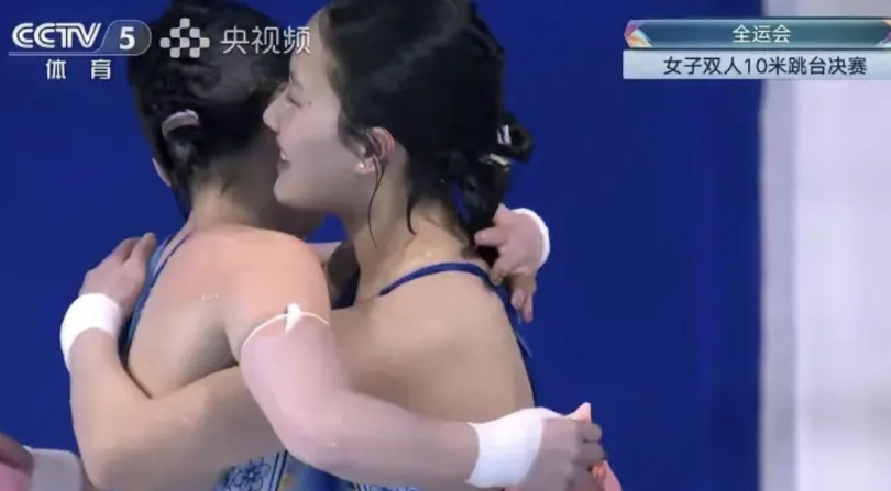 实话实说全红婵没摸到单项奖牌不冤。认真看了昨天全运会女子双人十米跳台决赛，国内跳