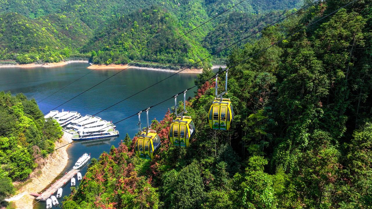 跟朋友来千岛湖，本来大家来说爬爬山看看黄山尖自然独特的“公”字岛，结果自己被治愈