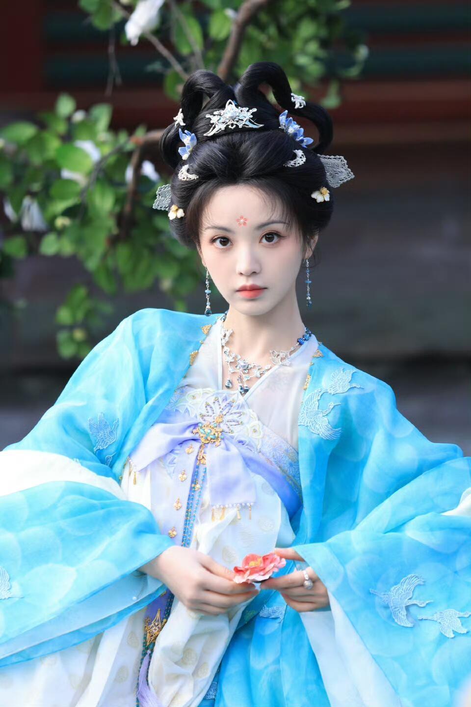 全乱套了田曦薇发文，活下去何晟铭回应白月光，手滑了于正被气得吊点滴，吃不进