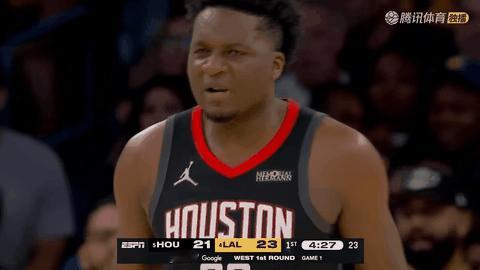 G1没包夹詹姆斯，却被肯纳德打爆，乌度卡不下课天理难容。杜兰特伤缺不是理由，