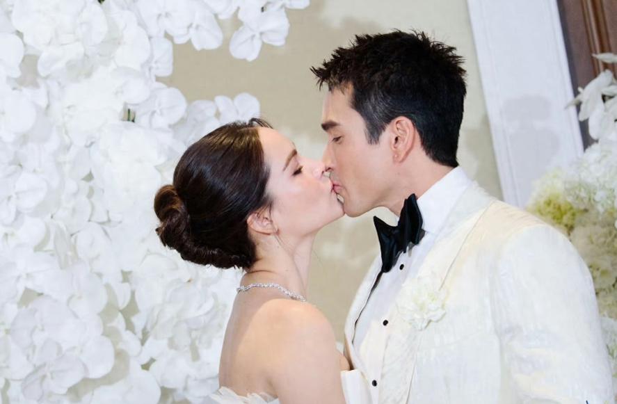 五天前，泰国演员Nadech与Yaya的第三场婚礼在曼谷落幕，差不多半个
