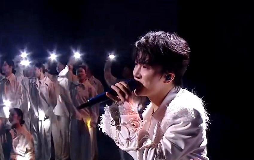 微博之夜，周深那句“天大的误会”，直接炸醒了多少装睡的人？不是感谢粉丝，不是官