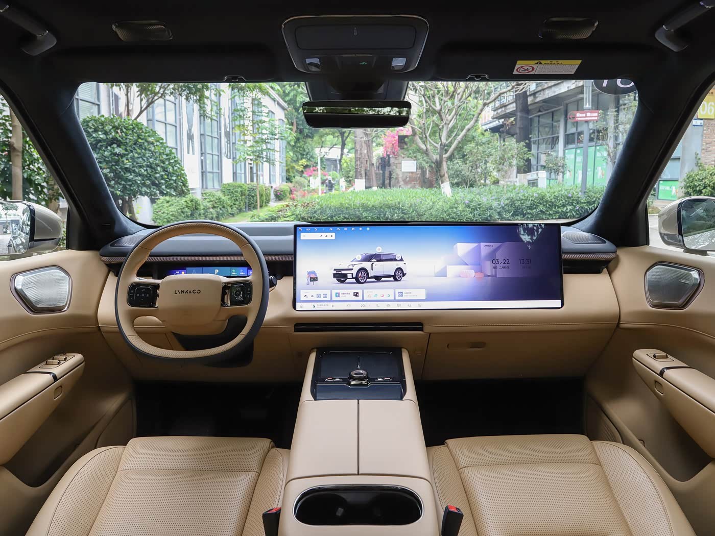 新车即昨天的乐道L80之后，又有一款超大型5座车了，就是领克900的五座版，跟