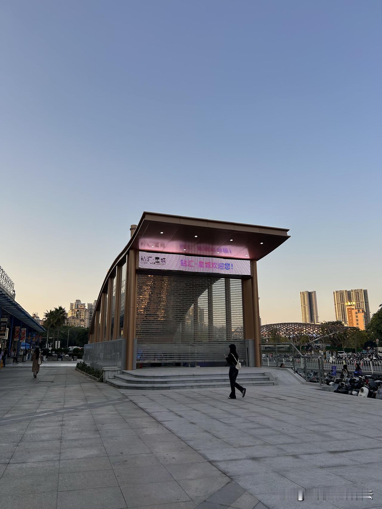 经常有人在发问，既然高科技的快速发展，AGI人工智能那么厉害，能够取代那么