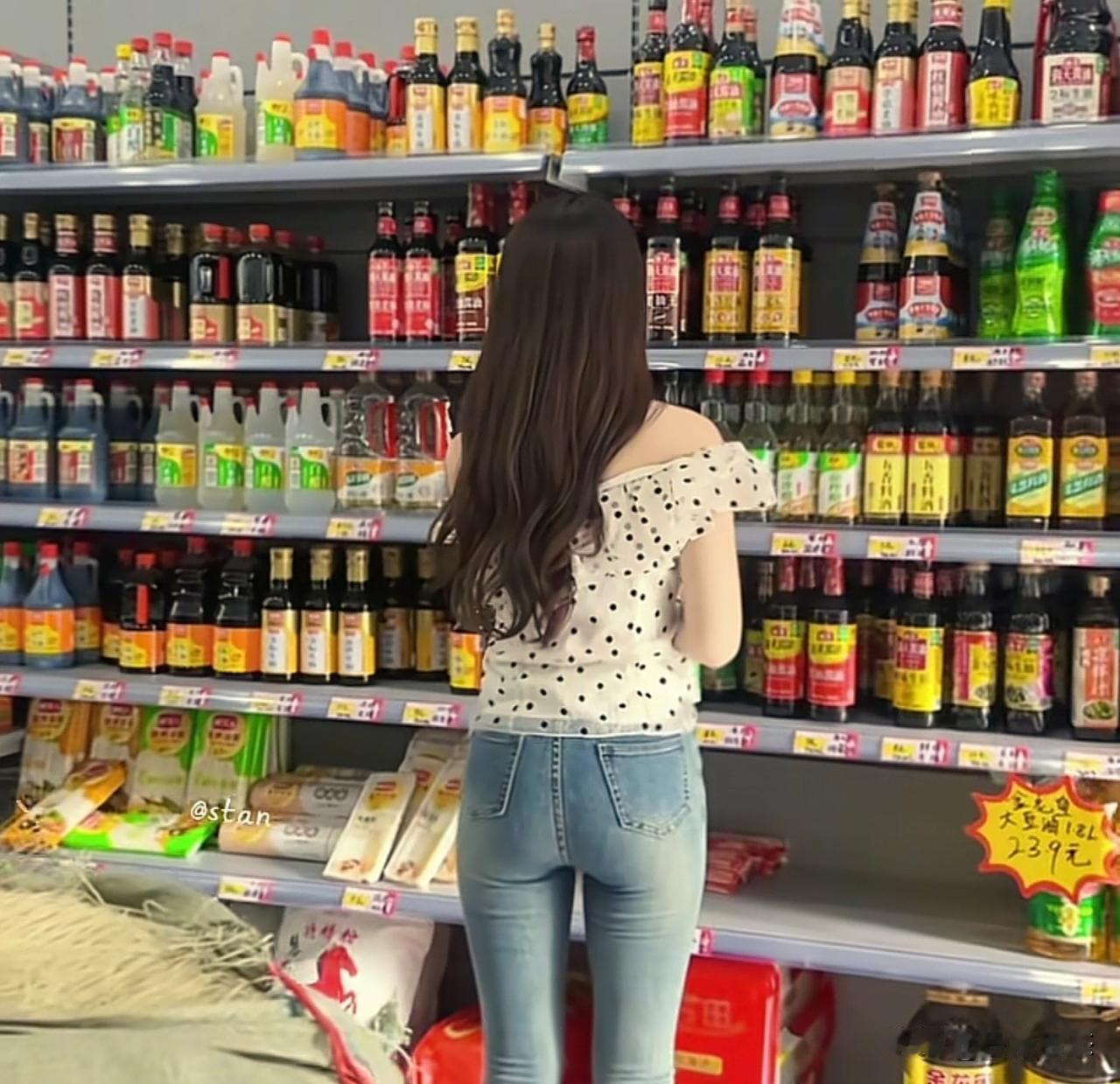 我们又不是很熟，叫我美女就好了牛仔裤怎么选舒适又显瘦?牛仔裤女款直筒牛仔裤女