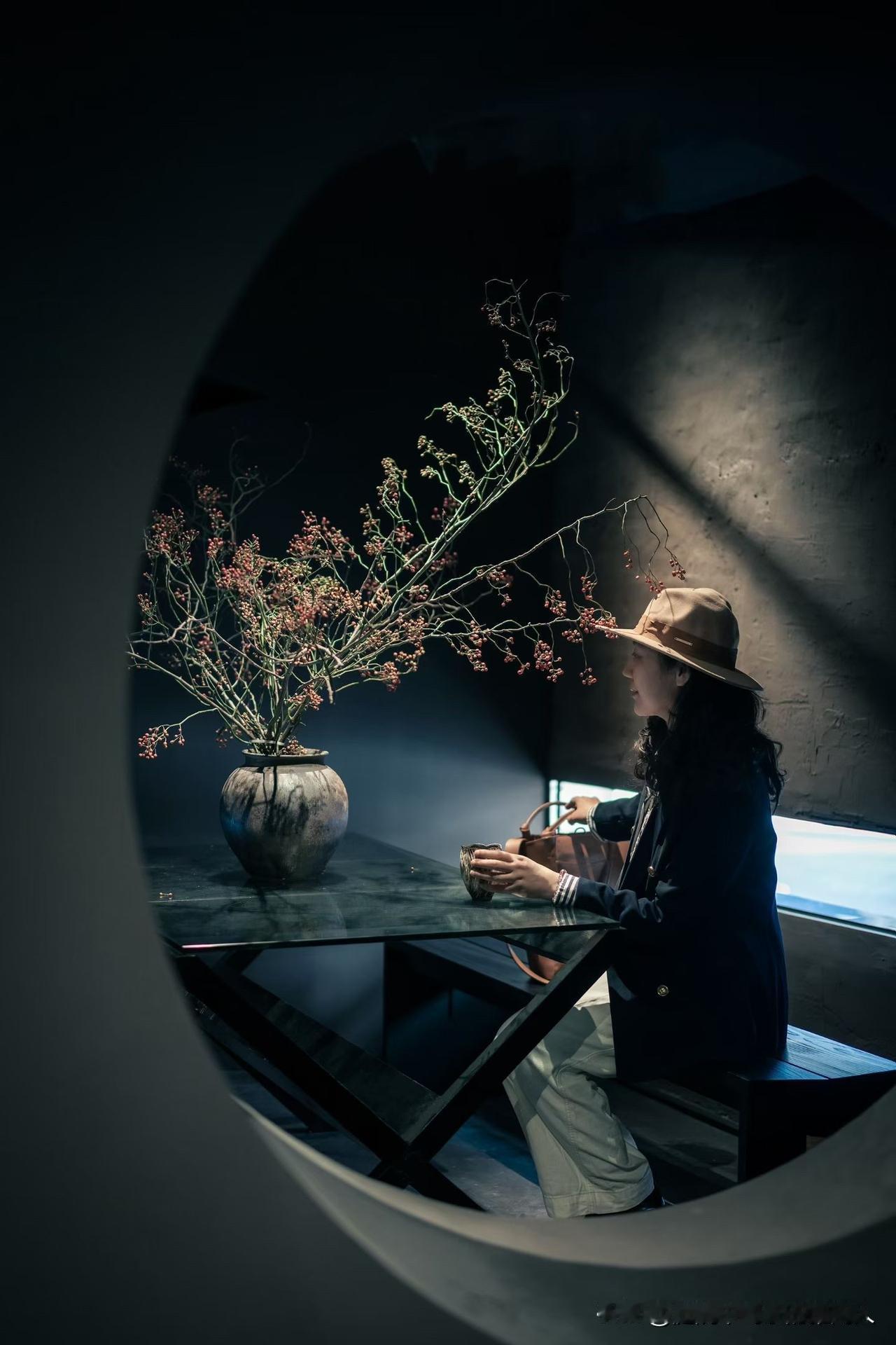 说出来不怕大家笑话，我今年52岁，没有朋友，去哪都是一个人，喜欢独来独往。我