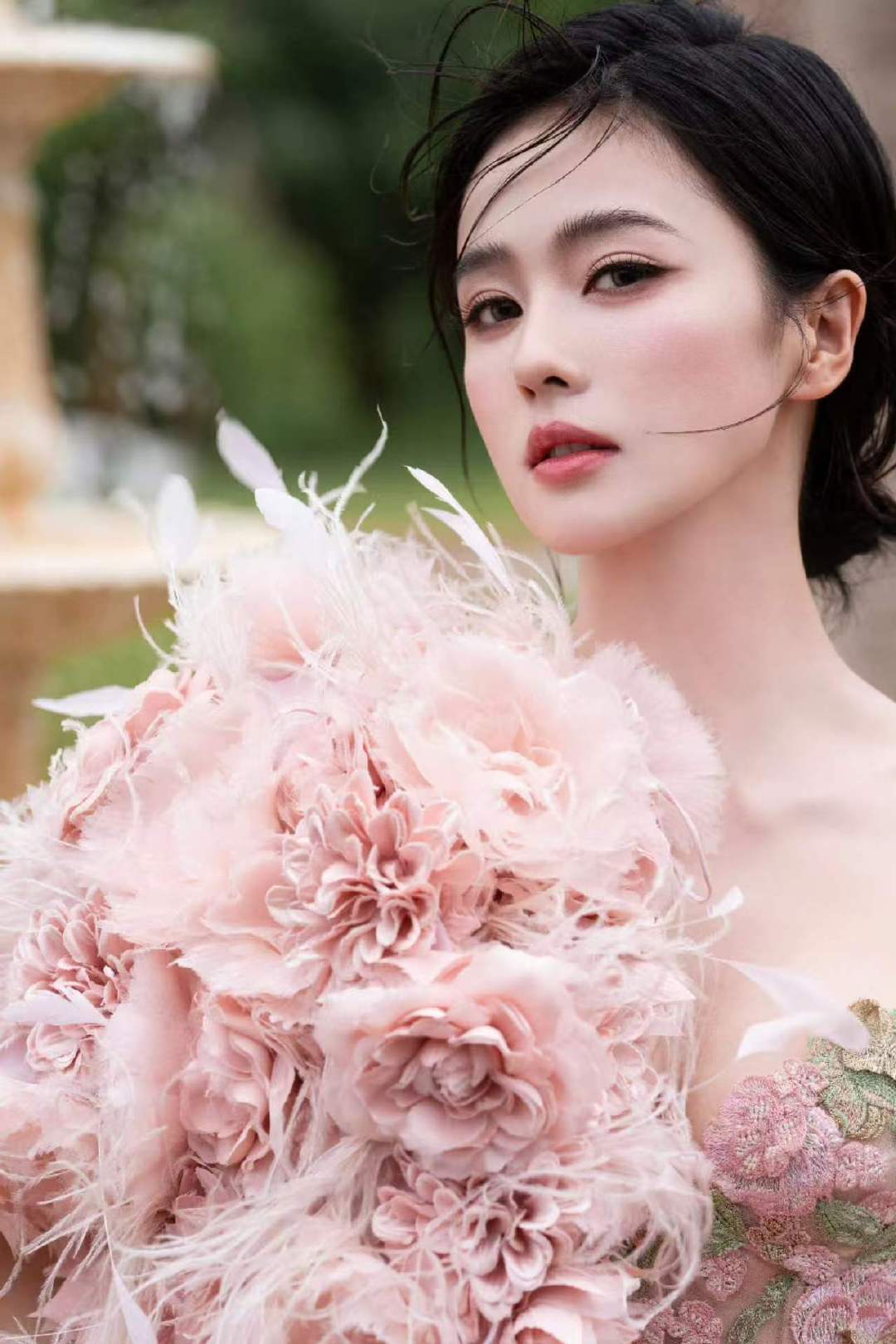 白鹿红秀侧拍花絮白鹿红秀侧拍照连侧拍都这么美[爱心][爱心]白鹿​